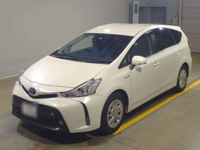 363 Toyota Prius alpha ZVW41W 2016 г. (TAA Yokohama)